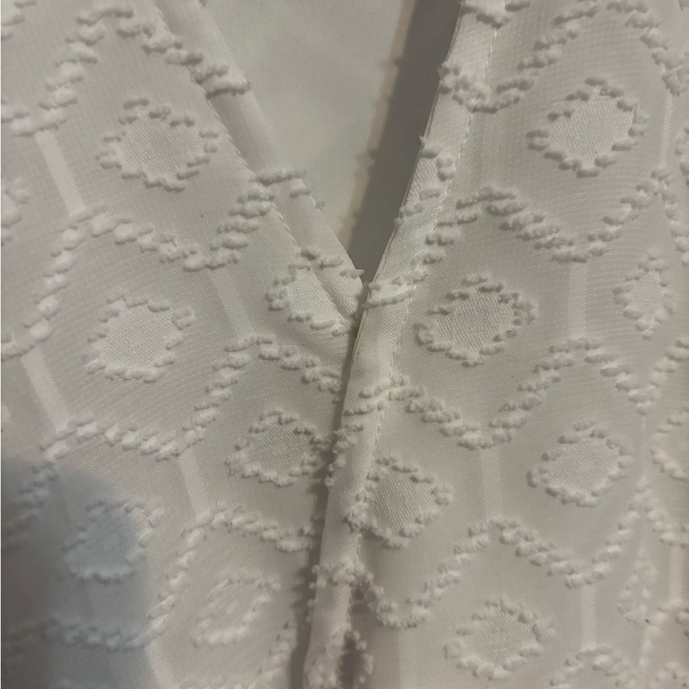 Melissa McCarthy Cream Textured Top 1X v neck - Picture 5 of 5